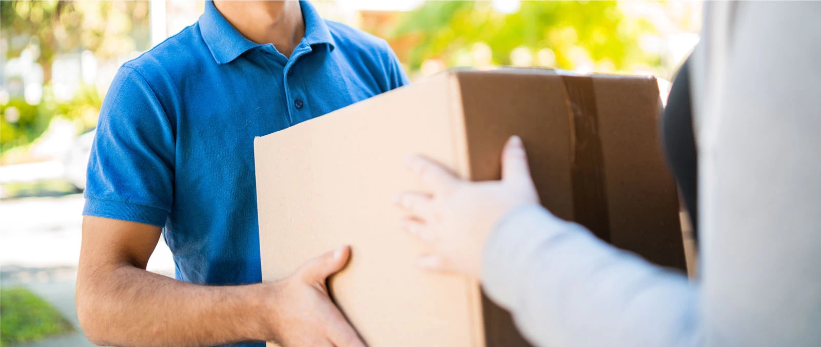 Frau trinkt Espresso-15