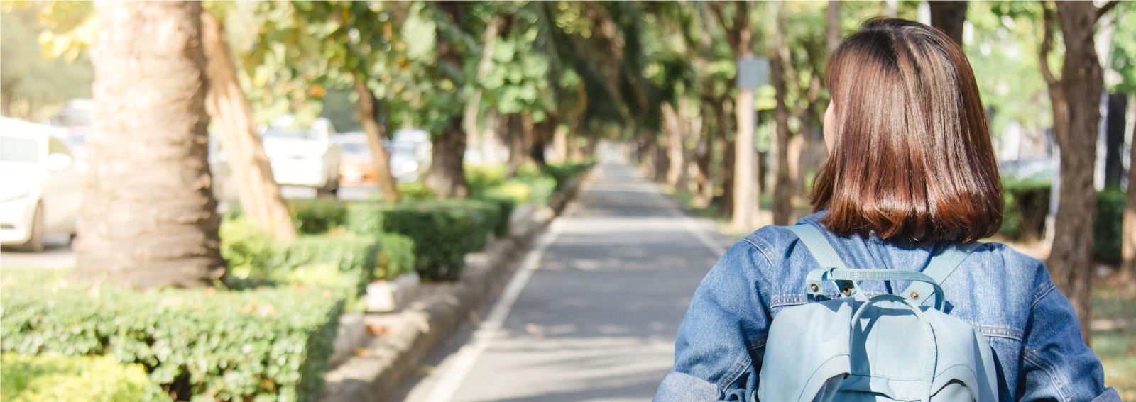 Frau trinkt Espresso